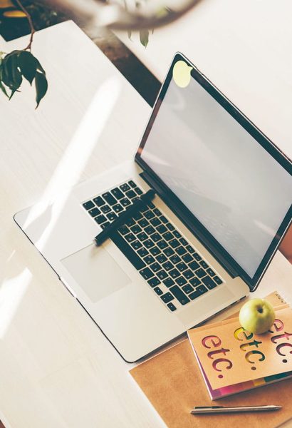 laptop-on-table-in-meeting-room-of-office-workspac-ATQMG7C.jpg